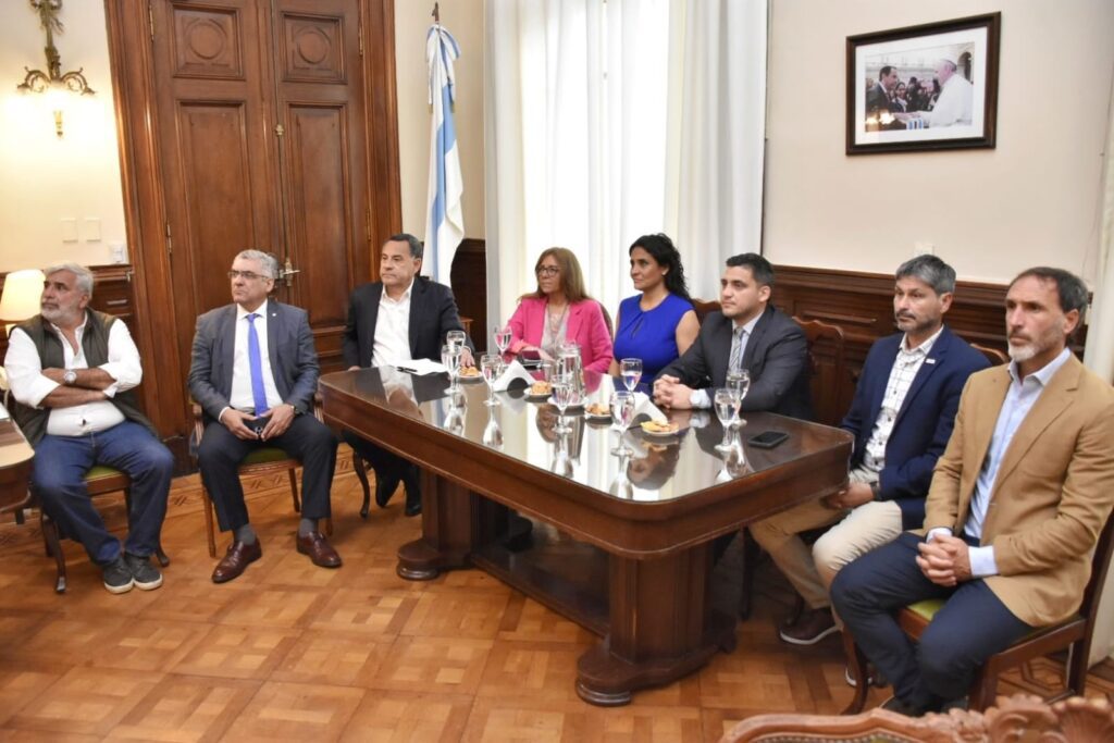 Tucumán y Santa Fe avanzan en un plan conjunto para potenciar las exportaciones